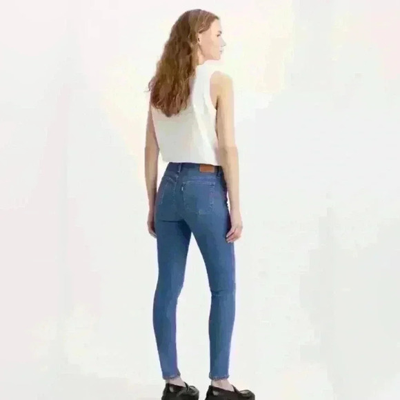 LEVIS Premium 711 Mid Rise Skinny Jean with Raw Hem in Light Wash - Picture 12 of 13